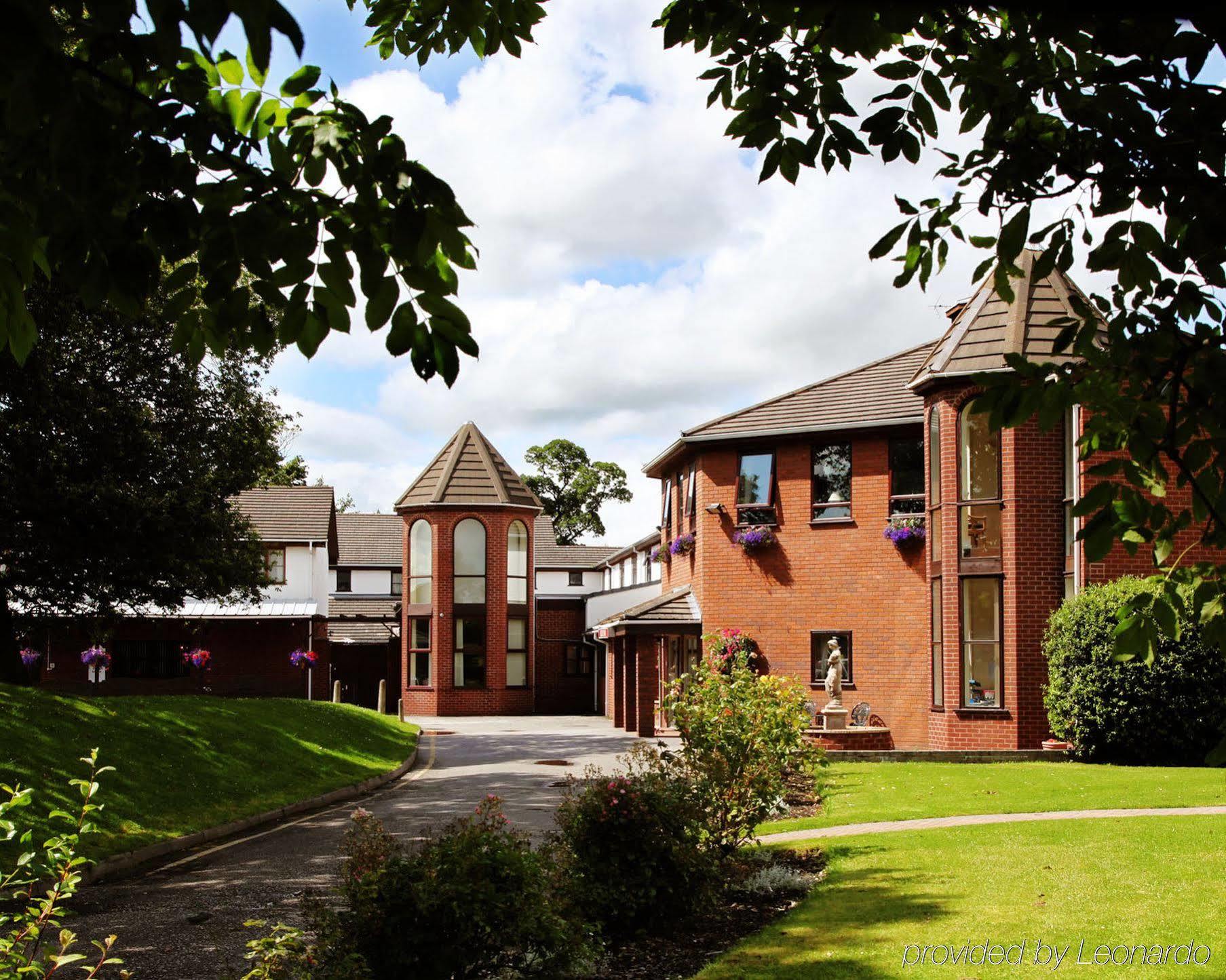 Beaufort Park Hotel Mold Exterior photo
