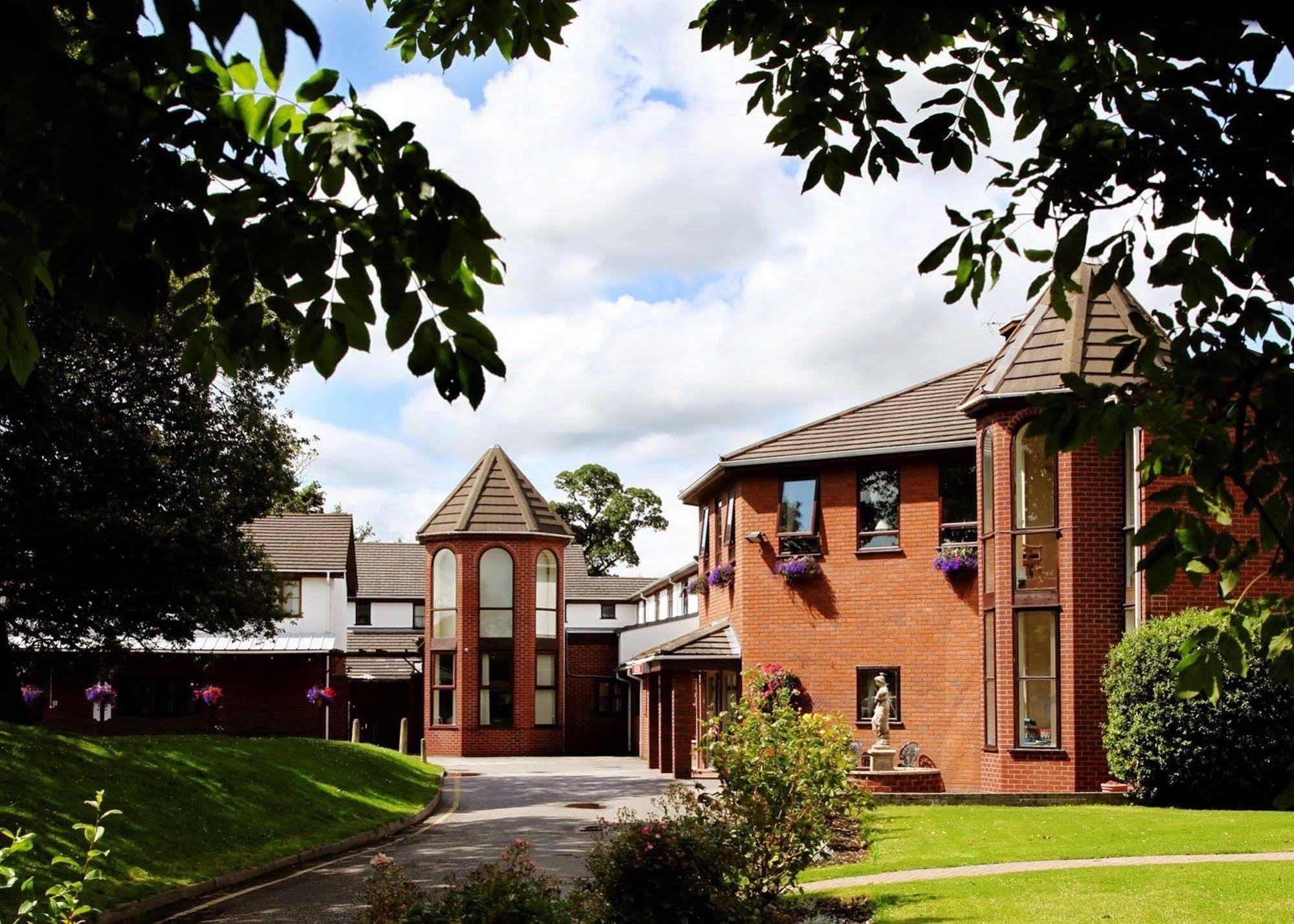 Beaufort Park Hotel Mold Exterior photo